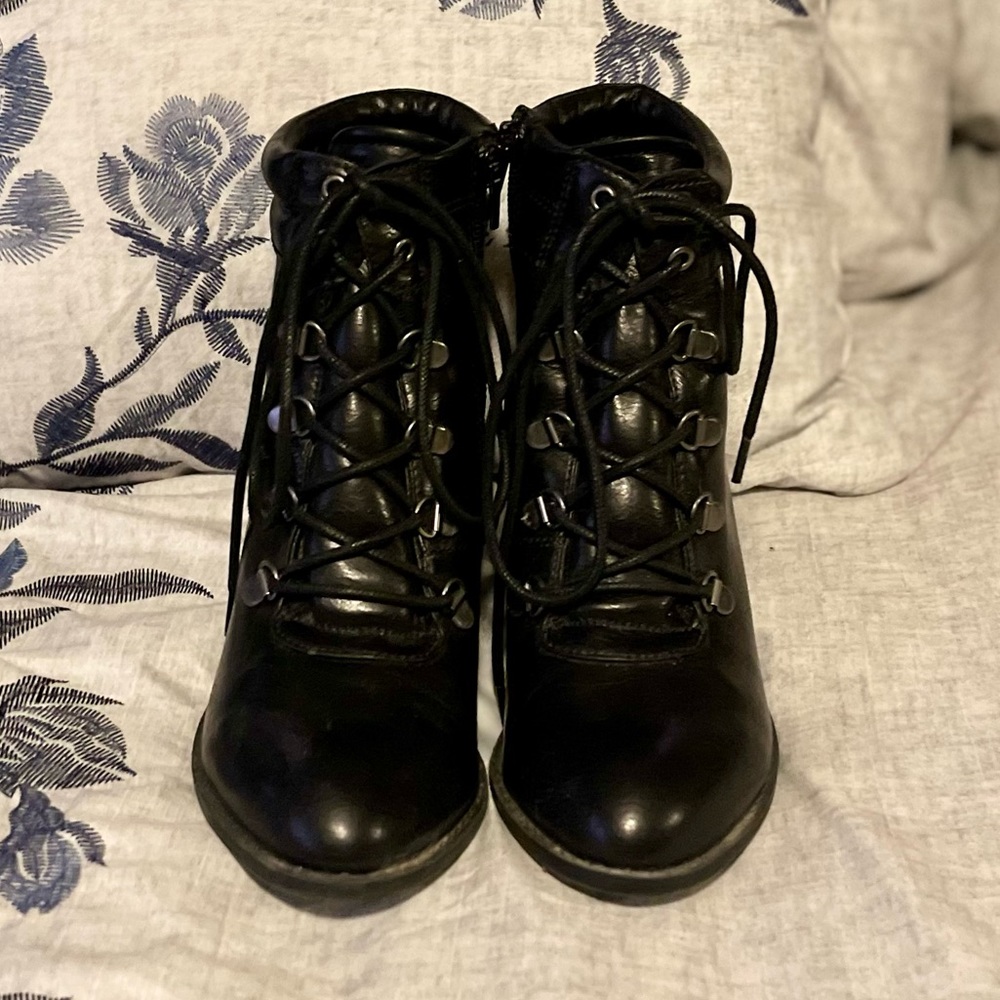 Black boots Size 8